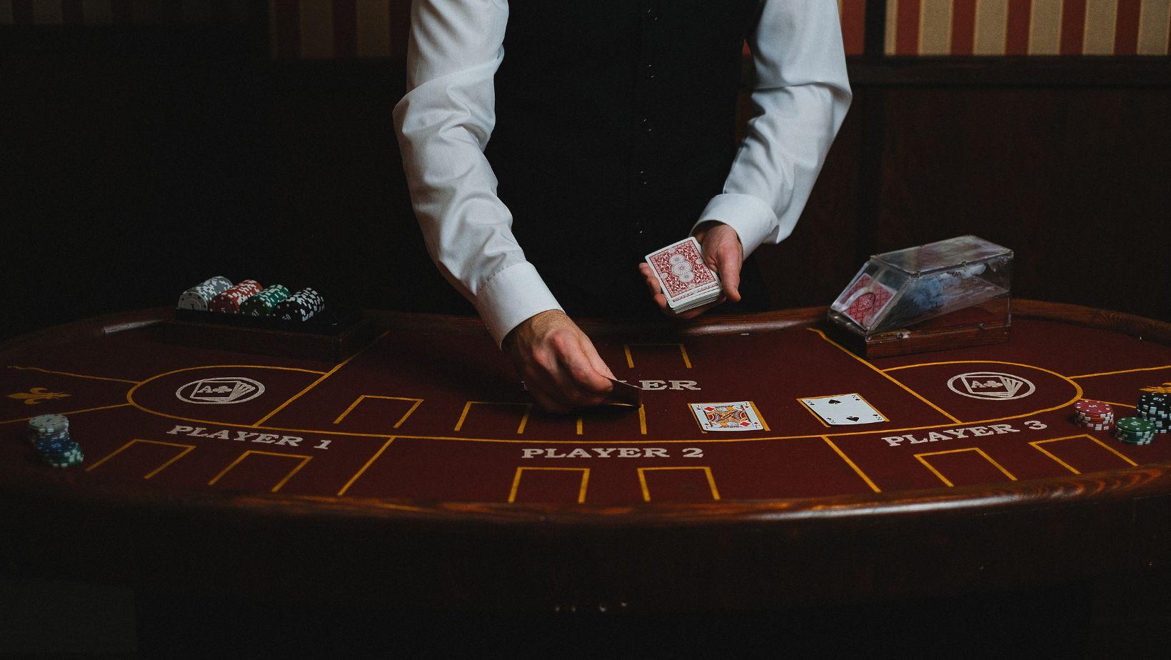 live dealer tables, casino technology convergence, digital casino tables, online dealer games, legacy casino formats, live casino innovation, casino game software, live dealer solutions, online gambling technology, casino industry trends